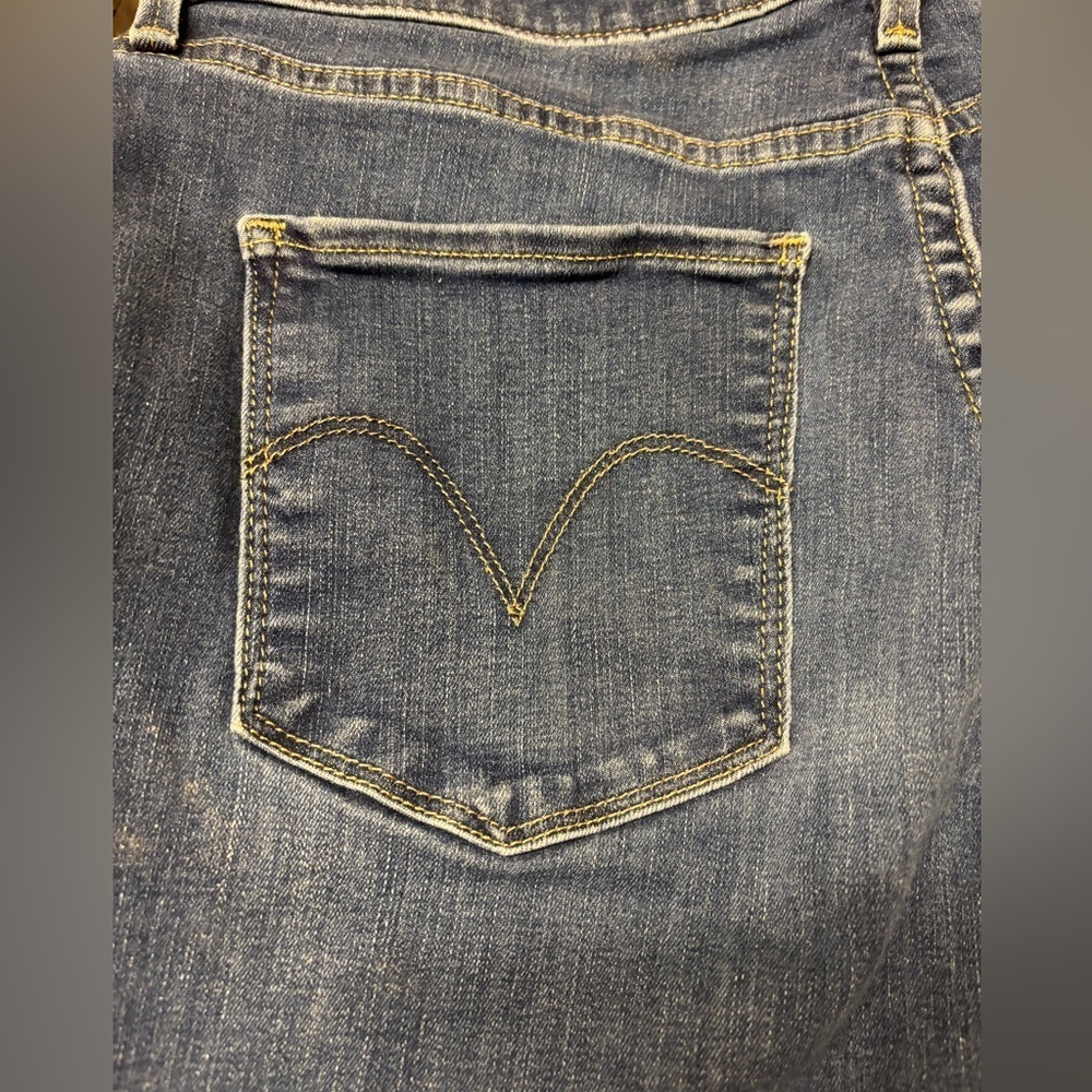Classic Levi's Women's Dark Blue Mid Rise Skinny Jeans | Size 16 - Picture 3 of 11